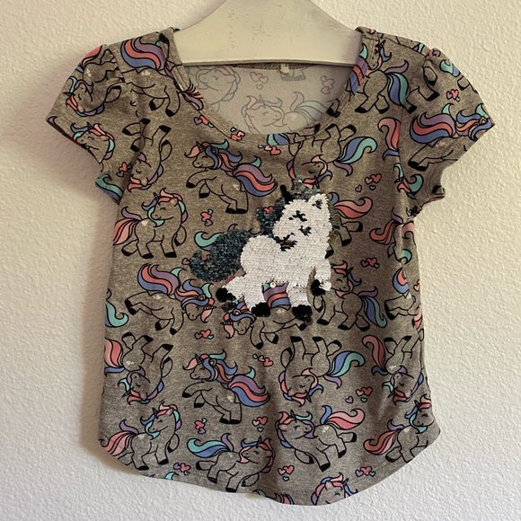 Girl’s Unicorn sequin shirt size 5T - Picture 2 of 3